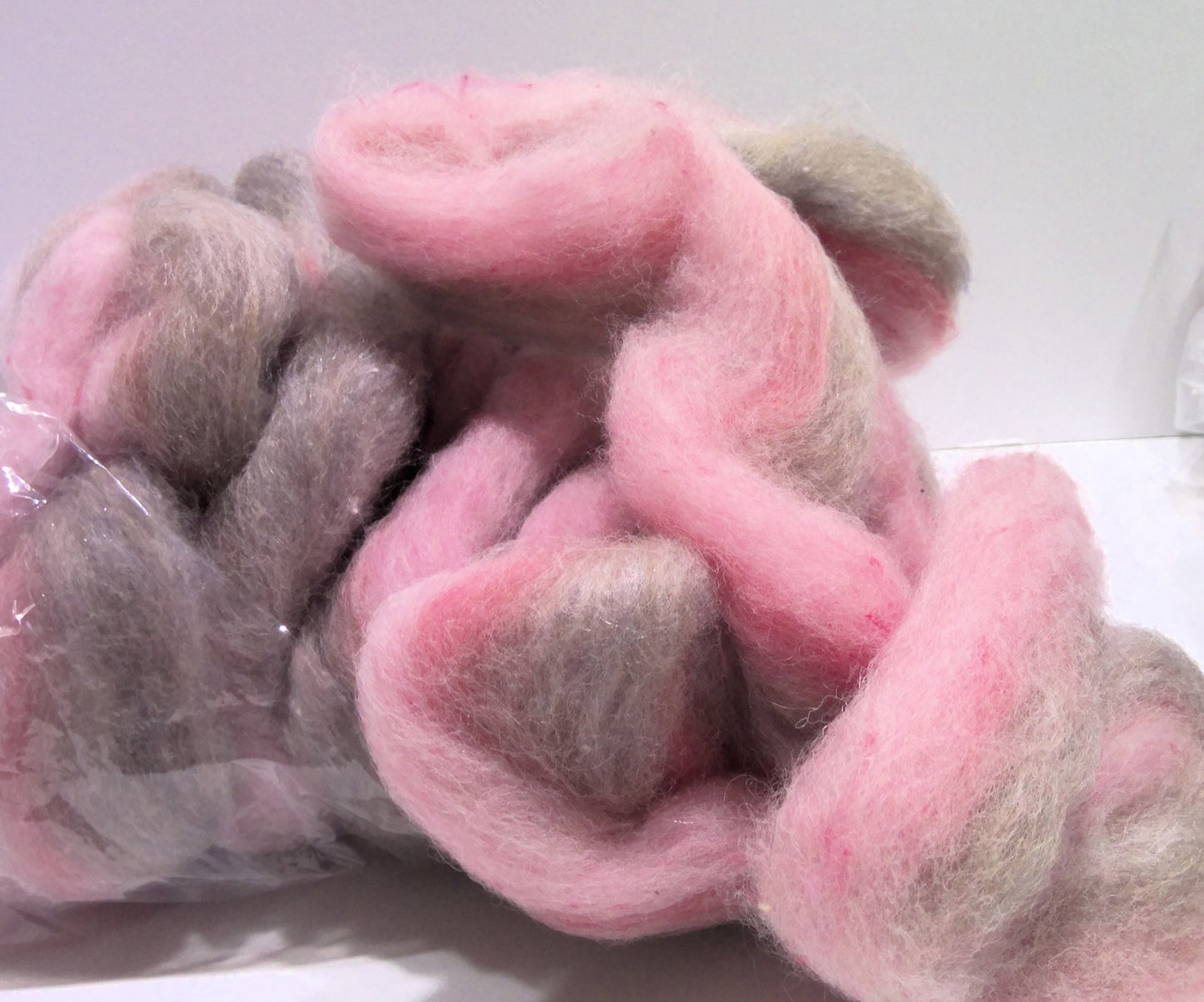 Mill Monster roving 2 oz Pink/Grey